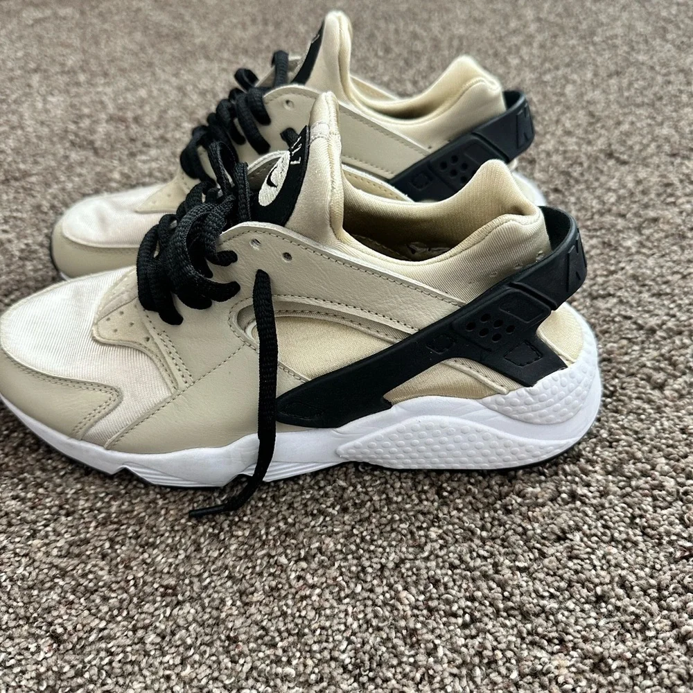 Nike Air Huarache “By You” Custom – Gold/Black – Like New – Size 8